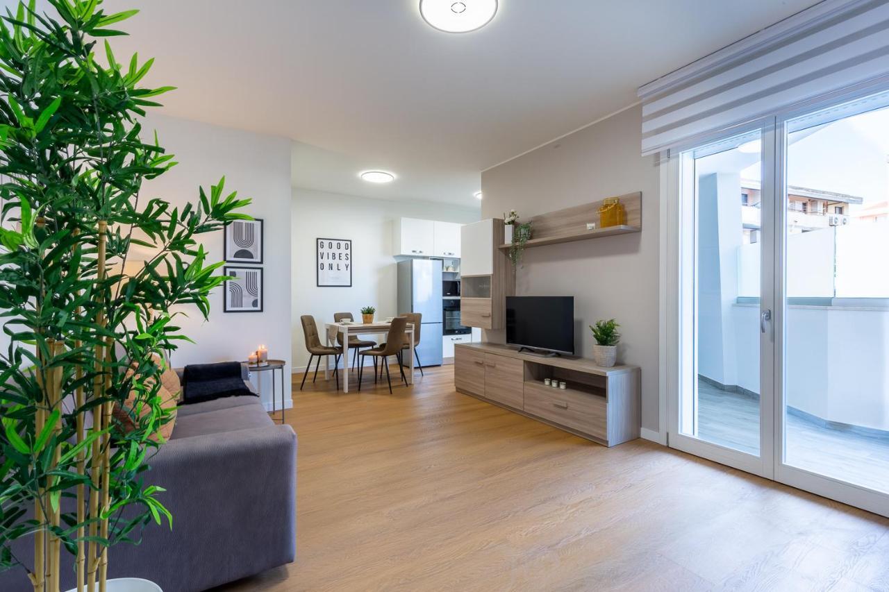 Colombo Palace - Viale Colombo 358 Quartu SantʼElena Εξωτερικό φωτογραφία